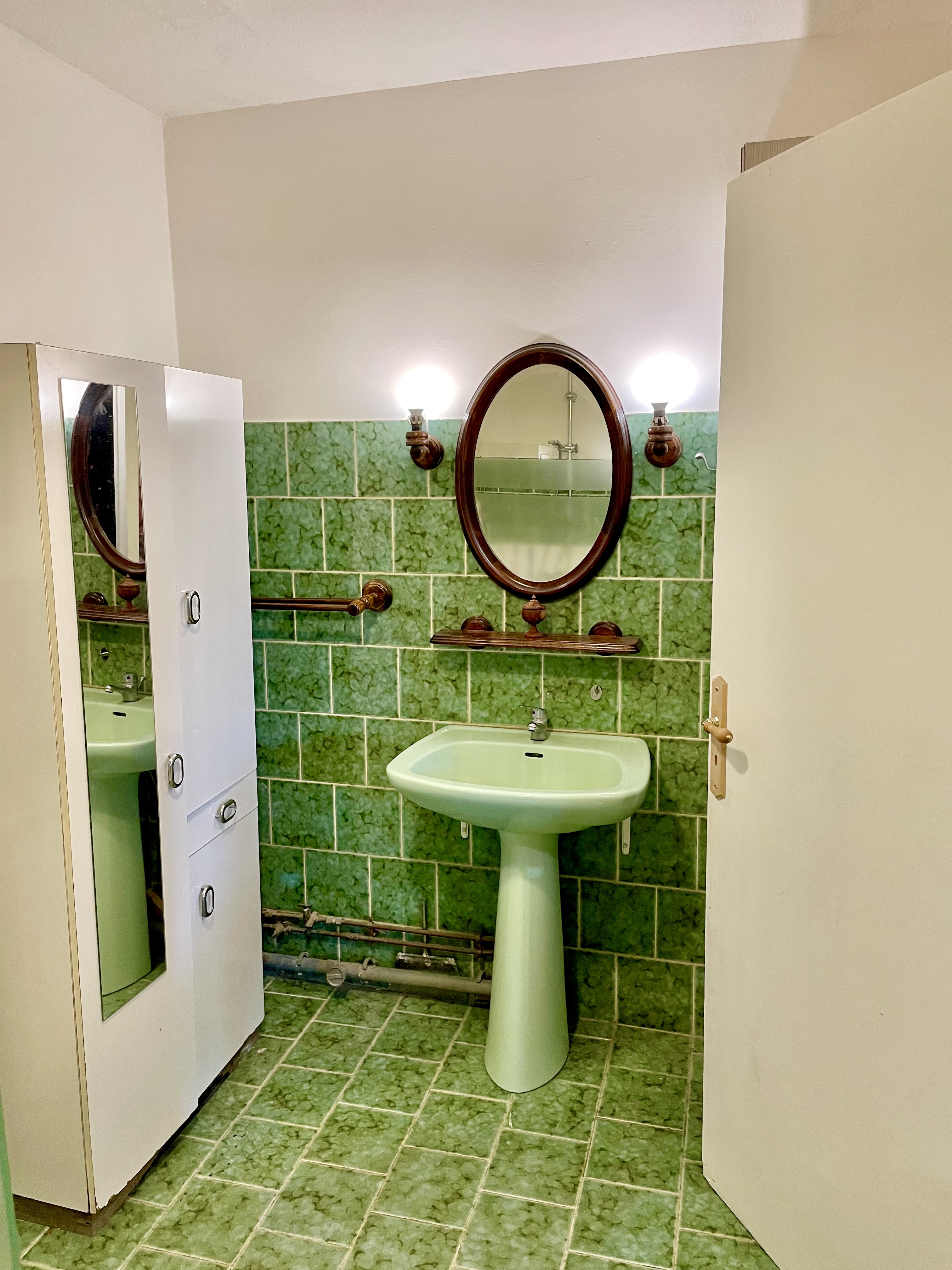 Salle de bain avec douche italienne — Maison Charmont